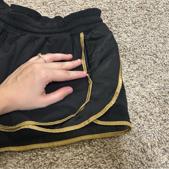 Lululemon Super Squad Short Women’s Size 10 Lined Tennis Run Gym Black Gold Zip - Picture 7 of 10